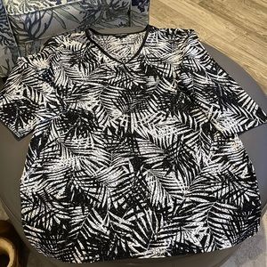 Ladies casual cover up.  Good quality, like new condition. black/white.